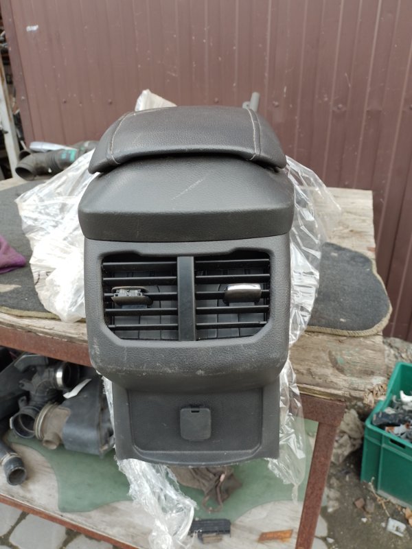 Подлокотник FUSION 14- 2014 Седан 2.5