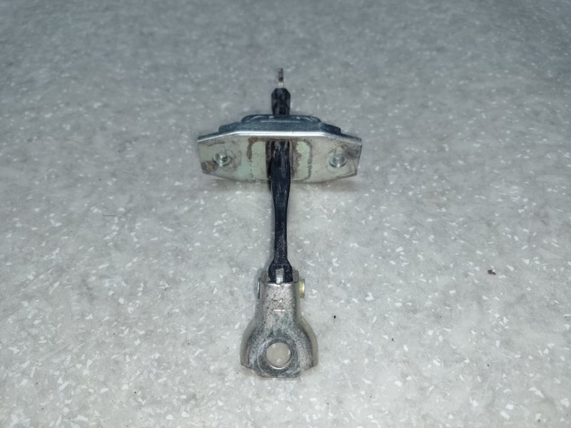 Запчасть ограничитель двери передний левый TOYOTA RAV4 13-19 68610-42051 Б/У Ограничитель двери передний левый TOYOTA RAV4 13-19 68610-42051 Б/У