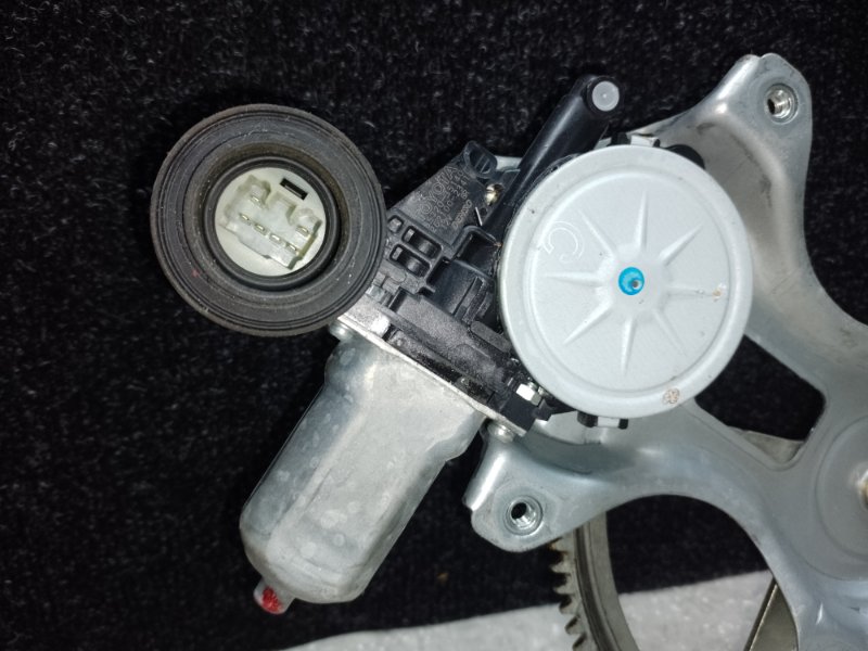 Стеклоподъемник передний левый RAV4 13-19