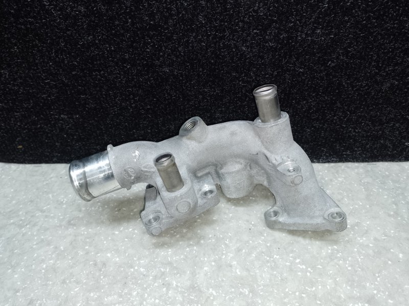 Фланец системы охлаждения TOYOTA VENZA 09-16 2009 3.5 2GR-FE 16331-31150 Б/У