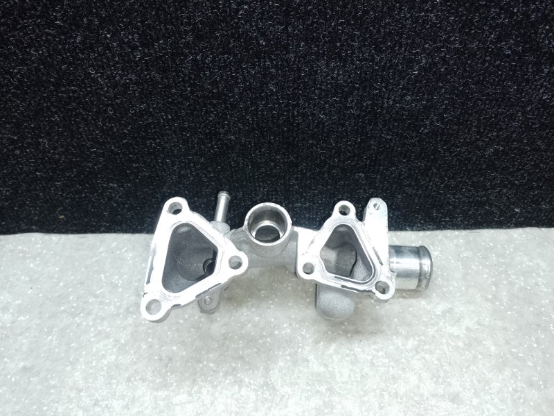 Фланец системы охлаждения TOYOTA VENZA 09-16 3.5 2GR-FE