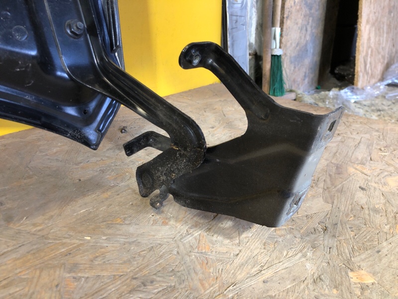 Петля капота левая NISSAN LEAF 18-