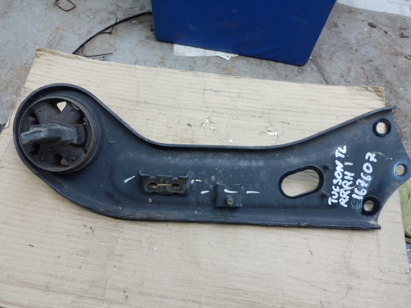 Рычаг задней подвески продольный задний правый TUCSON TL 15-20 Рычаг задней подвески продольный задний правый TUCSON TL 15-20