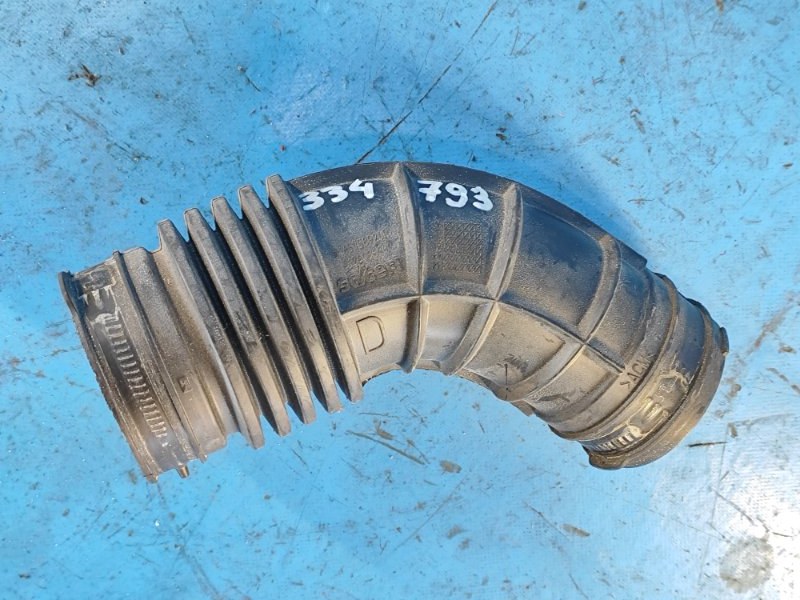 Патрубок воздушного фильтра NISSAN QASHQAI/ROGUE SPORT 14- 165758920R Б/У