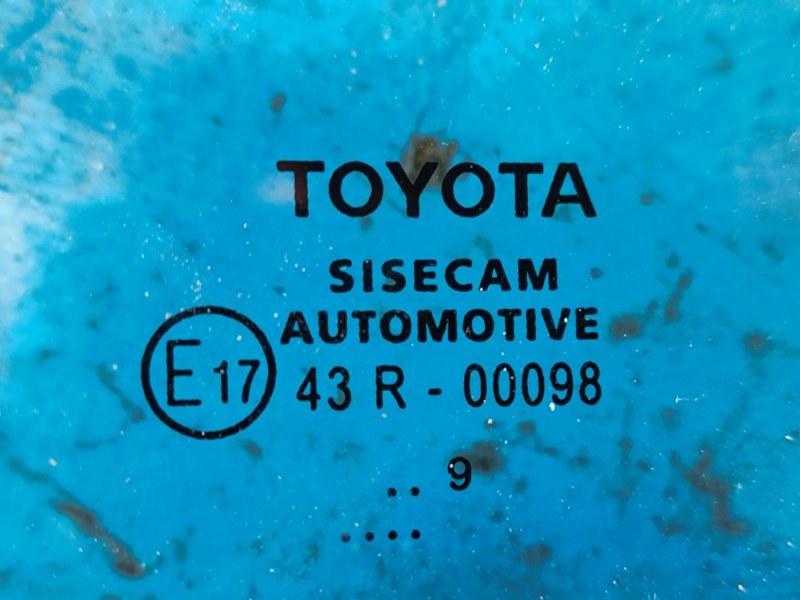 Стекло двери глухое переднее правое COROLLA E21 19-