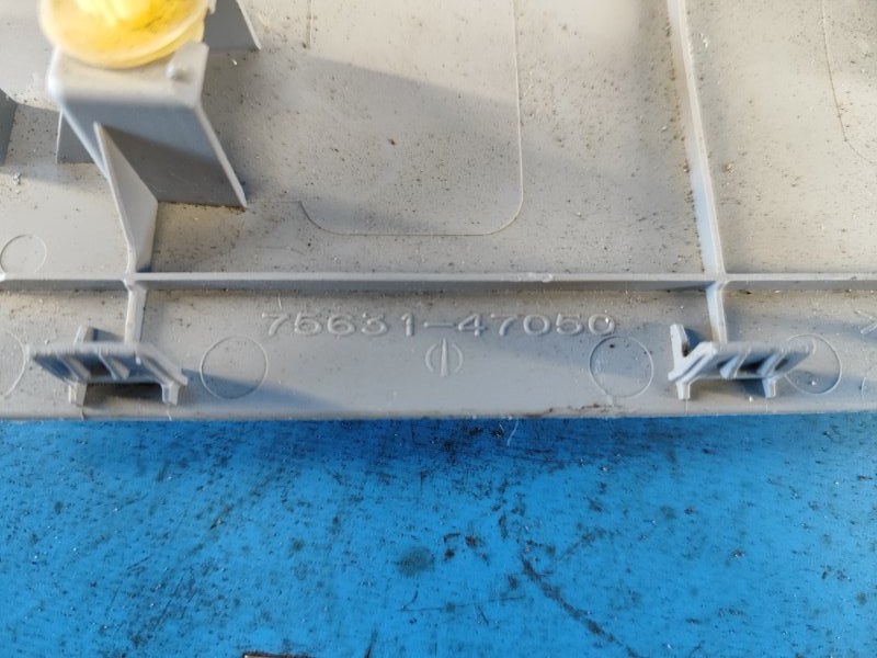 Накладка в салоне PRIUS - 30 09-17 2010 ZVW30