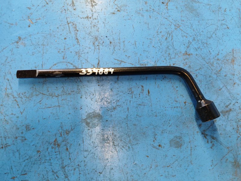 Ключ балонный TOYOTA PRIUS - 30 09-17 2010 ZVW30 09150-02020 Б/У