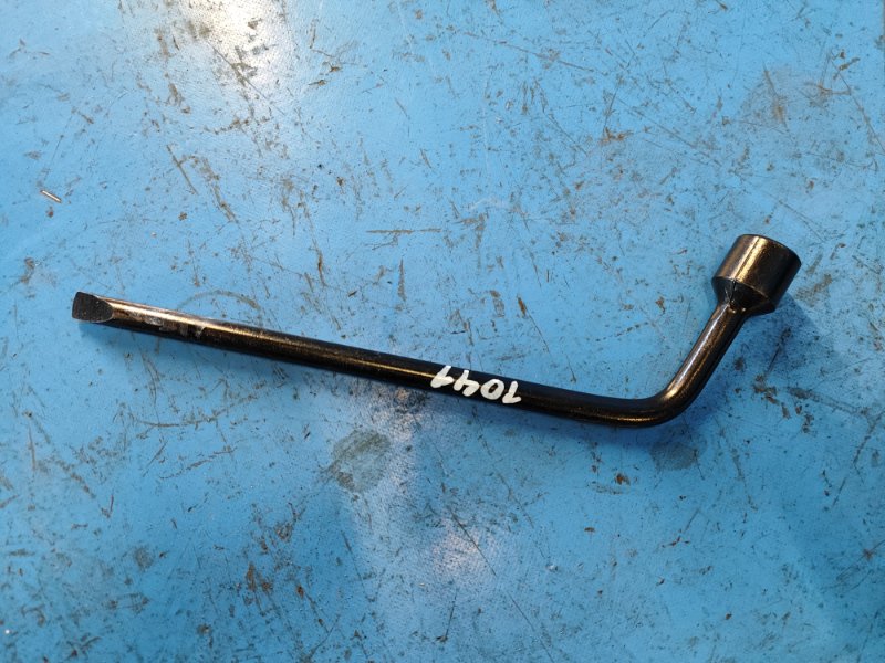 Ключ балонный PRIUS - 30 09-17 2010 ZVW30