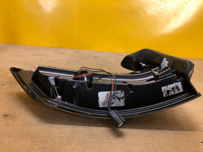 Фонарь наружный правый EDGE 15-