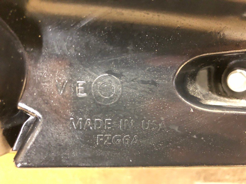 Фонарь наружный правый EDGE 15-