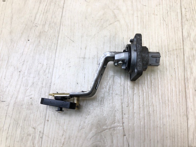 Запчасть датчик уровня масла в двигателе LEXUS LS460 06-12 2011 USF40 4.6 8949150041 Б/У Датчик уровня масла в двигателе LEXUS LS460 06-12 2011 USF40 4.6 8949150041 Б/У