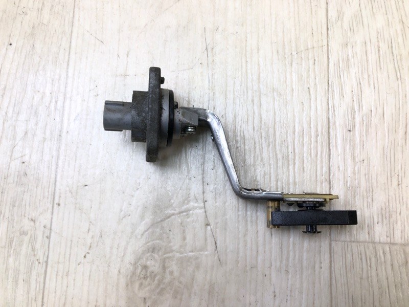 Датчик уровня масла в двигателе LS460 06-12 2011 USF40 4.6 Датчик уровня масла в двигателе LS460 06-12 2011 USF40 4.6