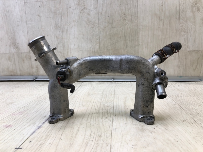 Фланец системы охлаждения LEXUS LS460 06-12 2011 USF40 4.6 1635538020 Б/У