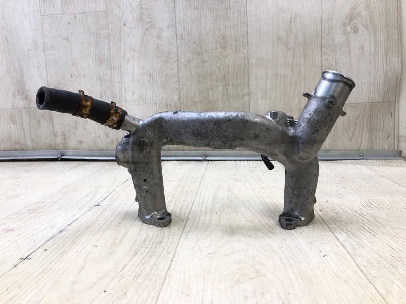 Фланец системы охлаждения LS460 06-12 2011 USF40 4.6