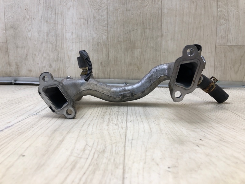 Фланец системы охлаждения LS460 06-12 2011 USF40 4.6