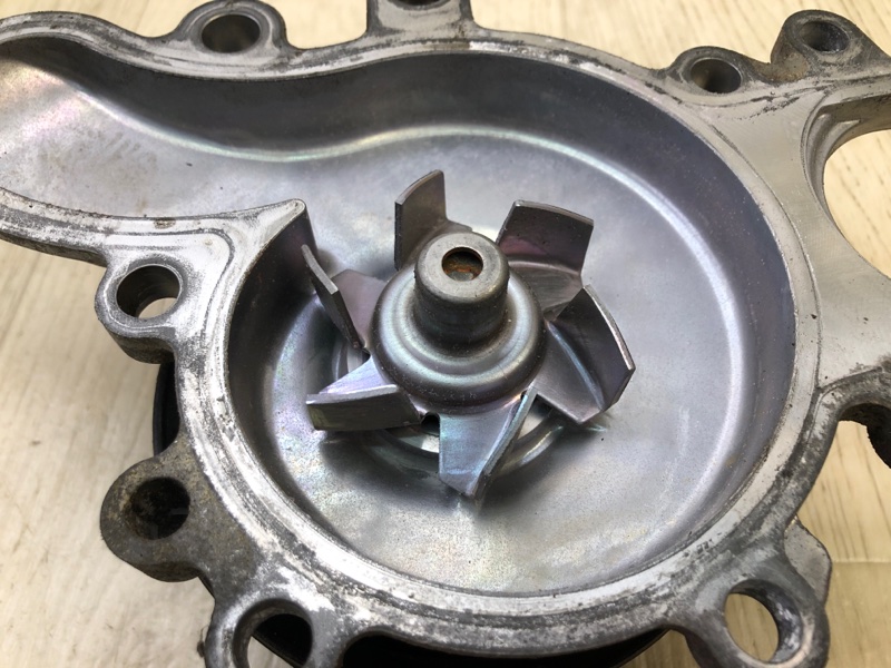 Помпа LS460 06-12 2011 USF40 4.6