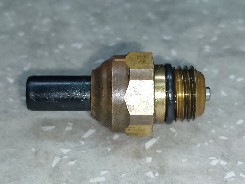 Датчик давления масла ГУР TOYOTA CAMRY 30 02-06 2005 2.4 2AZFE 89438-33010 Б/У