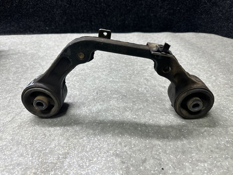 Кронштейн редуктора задний X-TRAIL T30 01-07