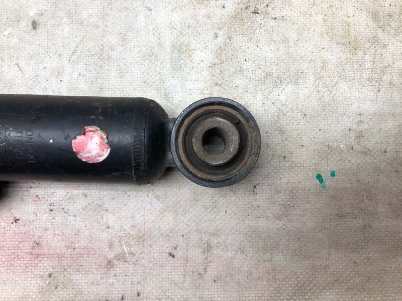 Амортизатор задний левый JUKE 10-19