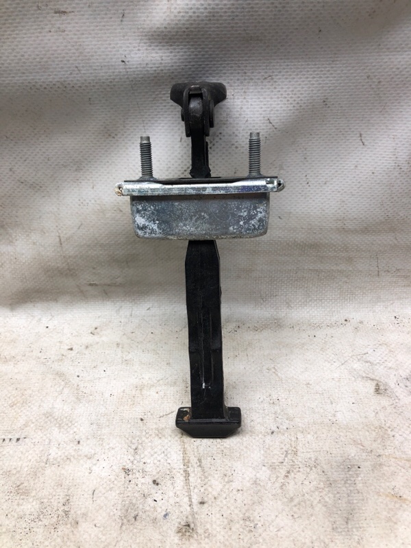 Ограничитель двери передний левый FORD FOCUS 10-18 2015 2.0 C20HDEX CP9Z-5823500-A Б/У