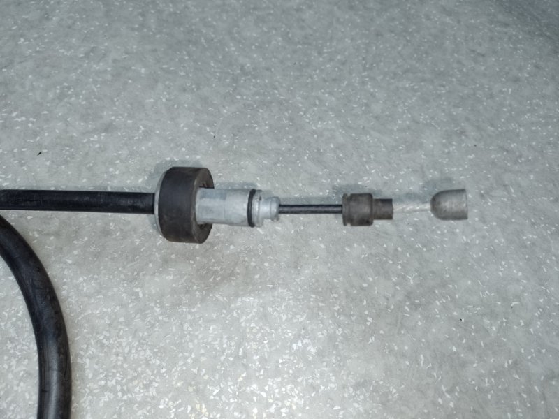 Трос стояночного тормоза левый KONA OS 17-23