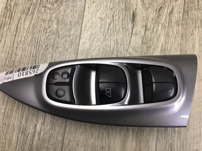 Блок управления стеклоподъемниками передний левый JUKE 10-19 2011 1.6 MR16DDT