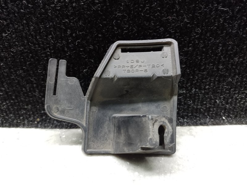 Кронштейн задний левый TOYOTA LAND CRUISER PRADO 120 02-09 75088-60040 Б/У