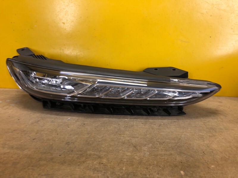 Дневной ходовой огонь правый HYUNDAI KONA OS 17-23 92208-J9000 Б/У