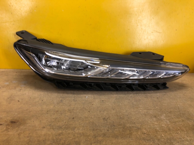 Дневной ходовой огонь правый HYUNDAI KONA OS 17-23