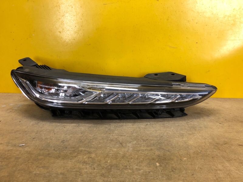 Дневной ходовой огонь правый HYUNDAI KONA OS 17-23 92208-J9000 Б/У