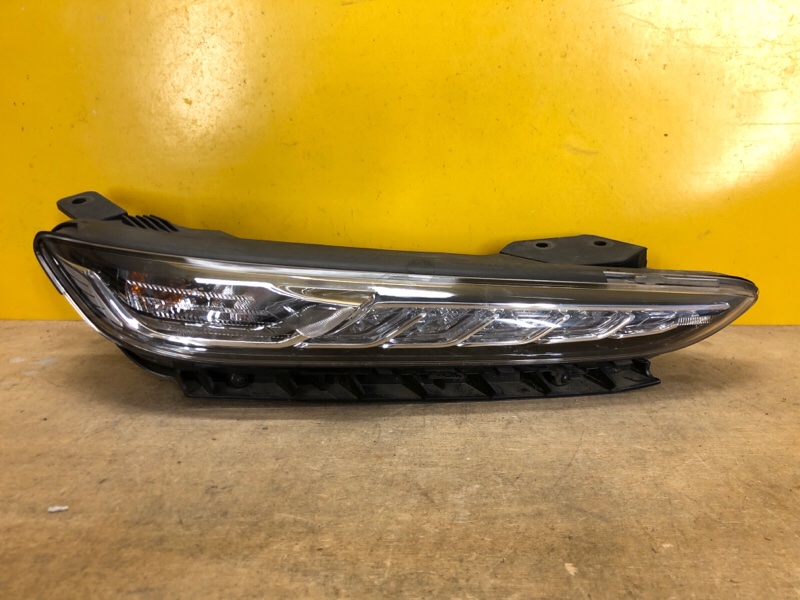 Дневной ходовой огонь правый HYUNDAI KONA OS 17-23 92208-J9000 Б/У