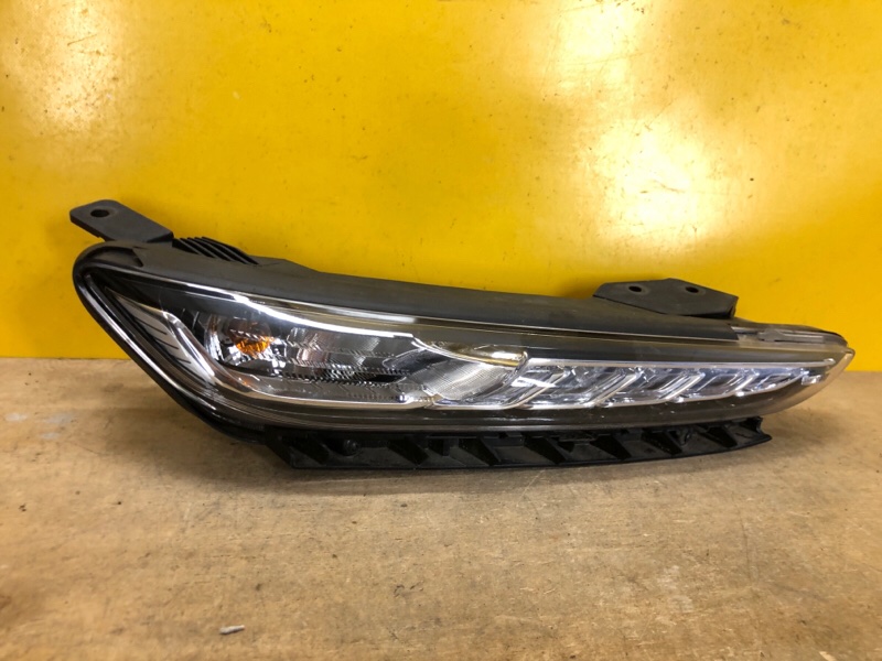 Дневной ходовой огонь правый HYUNDAI KONA OS 17-23