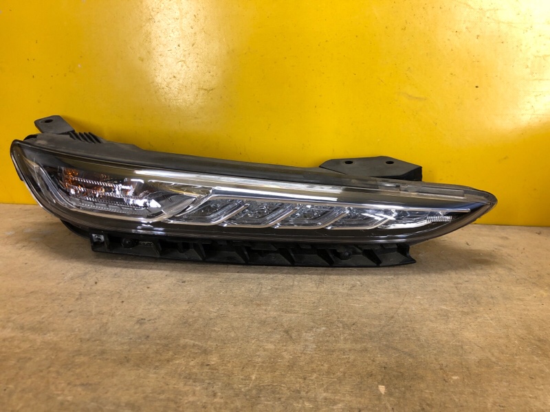 Дневной ходовой огонь правый HYUNDAI KONA OS 17-23 92208-J9000 Б/У