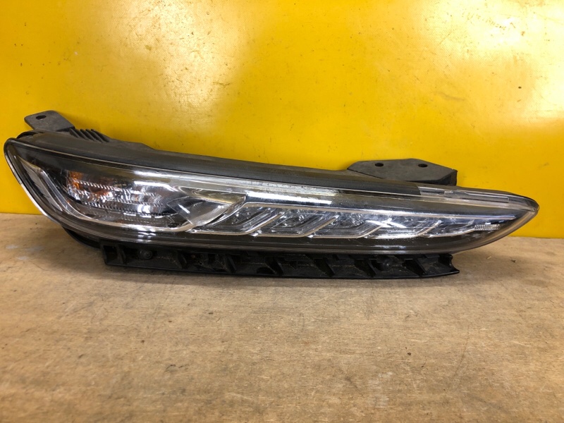 Дневной ходовой огонь правый HYUNDAI KONA OS 17-23 92208-J9000 Б/У