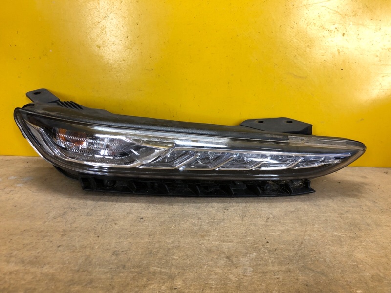 Дневной ходовой огонь правый HYUNDAI KONA OS 17-23 92208-J9000 Б/У
