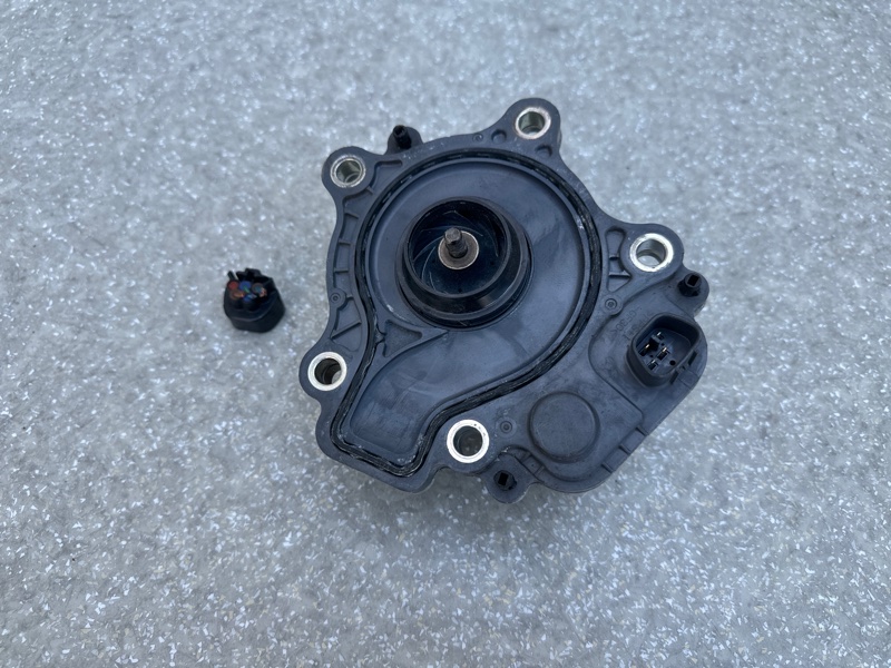 Запчасть помпа охлаждения электрическая TOYOTA PRIUS - 30 09-17 161A0-29015 Б/У Помпа охлаждения электрическая TOYOTA PRIUS - 30 09-17 161A0-29015 Б/У