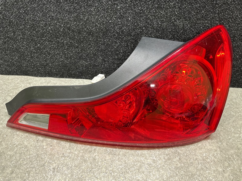 Фонарь наружный правый G25/G35/G37/Q40 06-14 COUPE