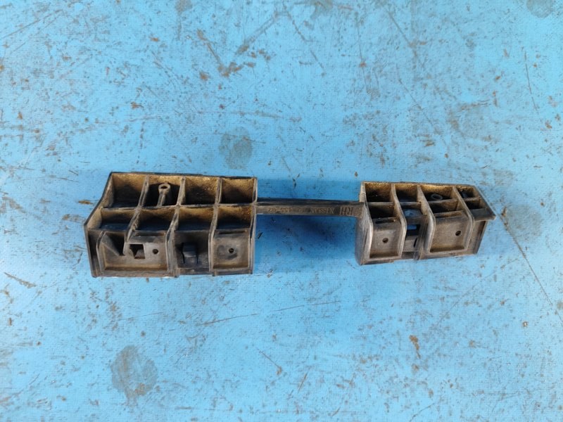 Кронштейн переднего бампера (под фарой) правый SENTRA B17 12-21 2015 B17 1.8 MRA8DE