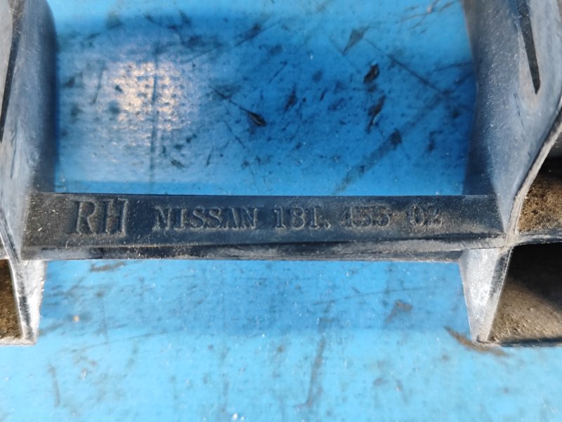 Кронштейн переднего бампера (под фарой) правый SENTRA B17 12-21 2015 B17 1.8 MRA8DE