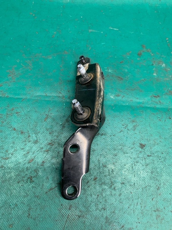 Петля крышки багажника левая X-TRAIL/ROGUE T32 13-20 2016 2.5 QR25DE