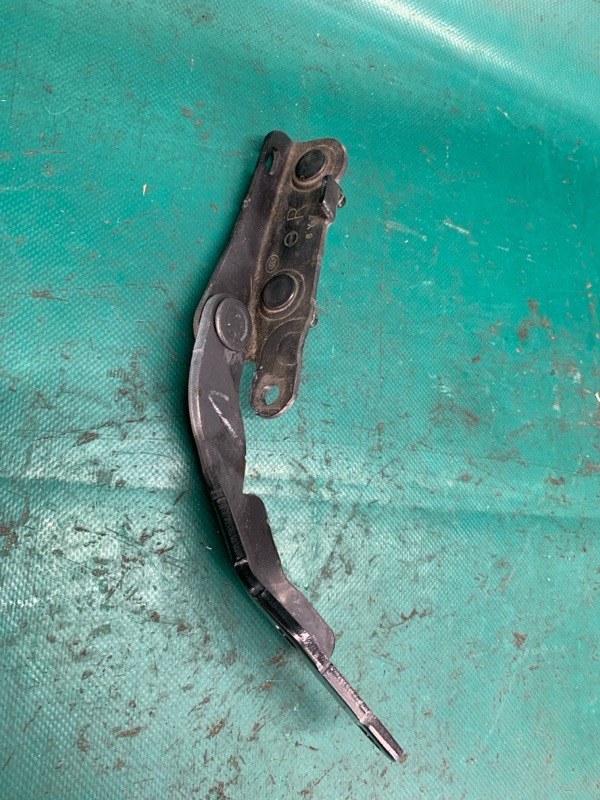 Петля крышки багажника правая NISSAN X-TRAIL/ROGUE T32 13-20 2016 2.5 QR25DE 90400-4BA0A Б/У