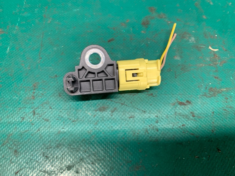 Датчик удара задний правый X-TRAIL/ROGUE T32 13-20 2016 2.5 QR25DE Датчик удара задний правый X-TRAIL/ROGUE T32 13-20 2016 2.5 QR25DE