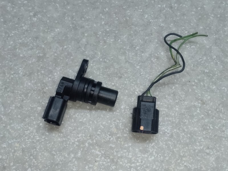 Датчик положения распредвала MAZDA 6 GH 07-12 2009 Седан 2.5 L3G2-18-230 Б/У