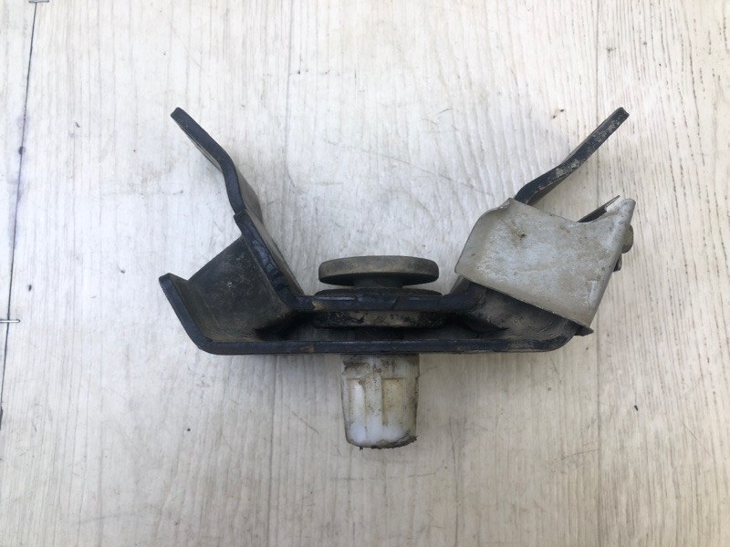 Подушка АКПП нижняя задняя LEXUS GX470 02-09 4.7 2UZFE 1237150150 Б/У