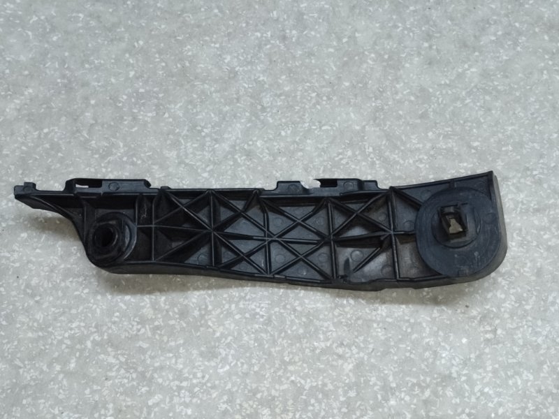 Кронштейн переднего бампера (на крыле) правый RAV4 05-12 Кронштейн переднего бампера (на крыле) правый RAV4 05-12