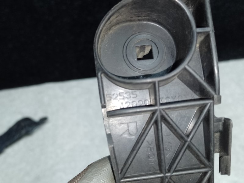 Кронштейн переднего бампера (на крыле) правый RAV4 05-12 Кронштейн переднего бампера (на крыле) правый RAV4 05-12