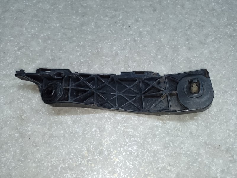 Кронштейн переднего бампера (на крыле) правый RAV4 05-12 Кронштейн переднего бампера (на крыле) правый RAV4 05-12