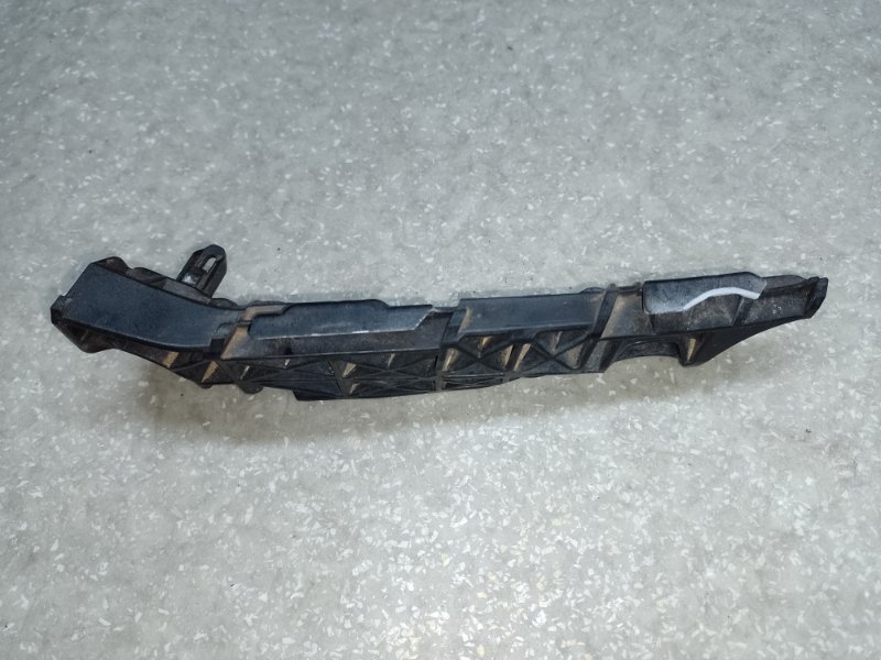 Кронштейн переднего бампера (на крыле) правый TOYOTA RAV4 05-12 Кронштейн переднего бампера (на крыле) правый TOYOTA RAV4 05-12