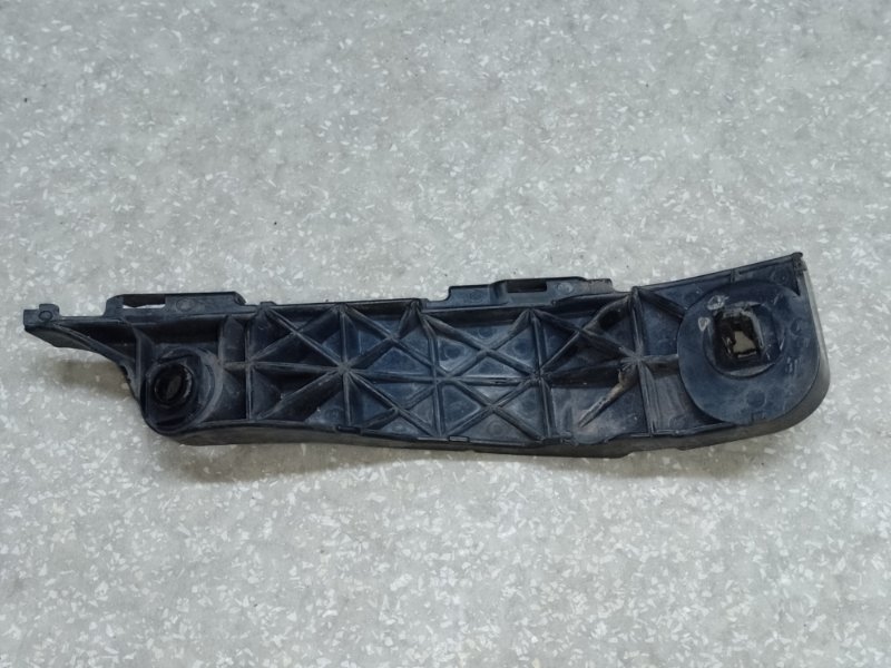 Кронштейн переднего бампера (на крыле) правый RAV4 05-12 Кронштейн переднего бампера (на крыле) правый RAV4 05-12