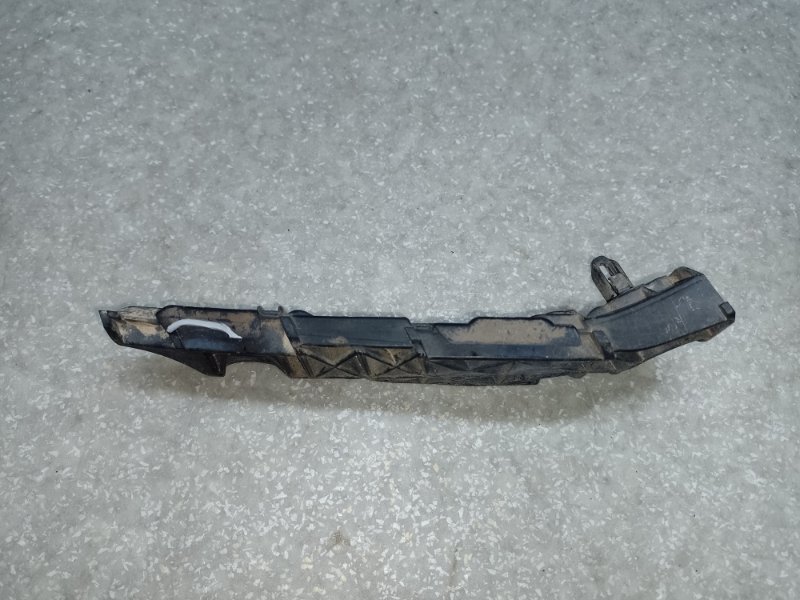 Кронштейн переднего бампера (на крыле) левый TOYOTA RAV4 05-12 Кронштейн переднего бампера (на крыле) левый TOYOTA RAV4 05-12